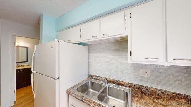 Building Photo - 1BR/ 1BA Condo In Springwood   ** Water In...