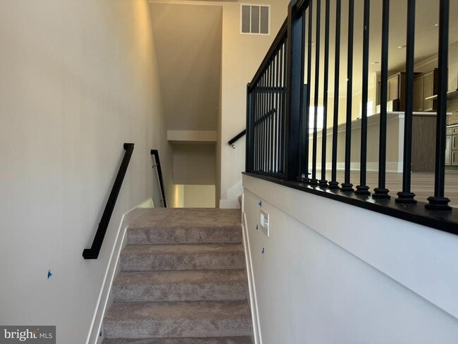Building Photo - 7730 Meander Ct S