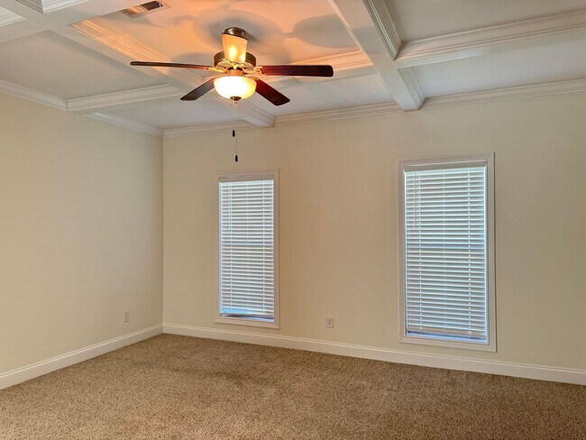 Building Photo - Beautiful 5 Bedroom, 2.5 bath Home in Hick...