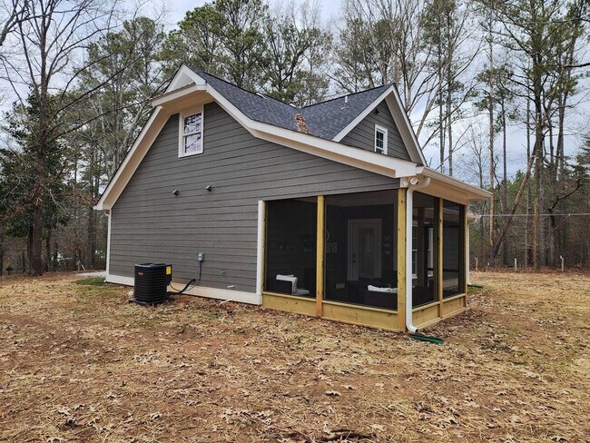 Building Photo - 40 Luther Knight Rd SE