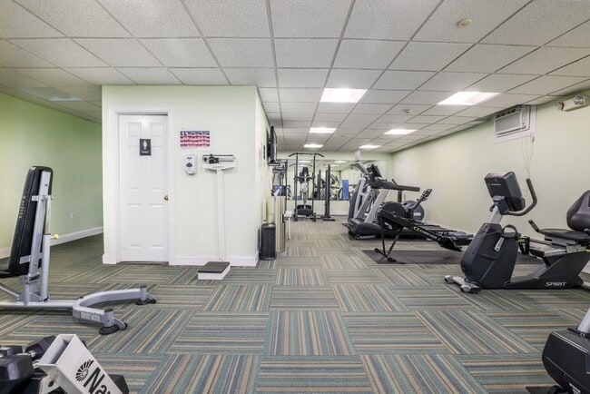 Building Photo - 1550 Worcester Rd