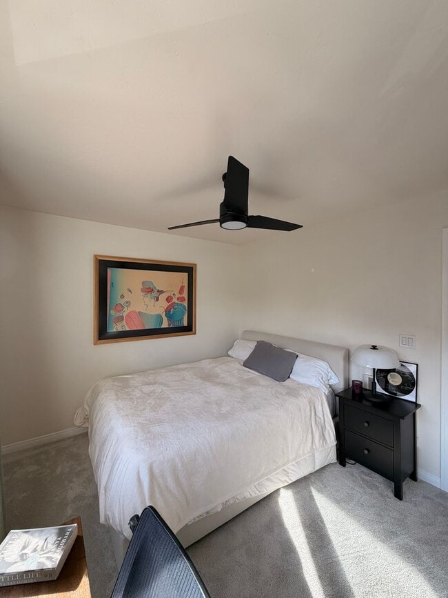 Building Photo - Beautifully Updated 2 bd 2 ba Crown Point Condo