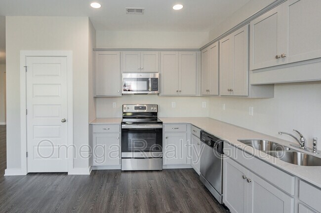Building Photo - 45 Red Oak Ct