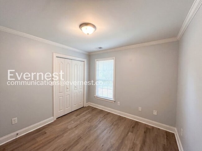 Building Photo - 309 Pickfair Way SW