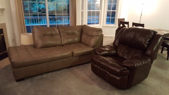 Building Photo - 105 Olympic Ct