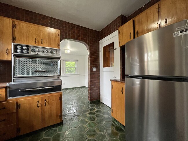 Building Photo - Character-Filled 2-Bedroom Home with Vintage Charm & Bright Living Spaces