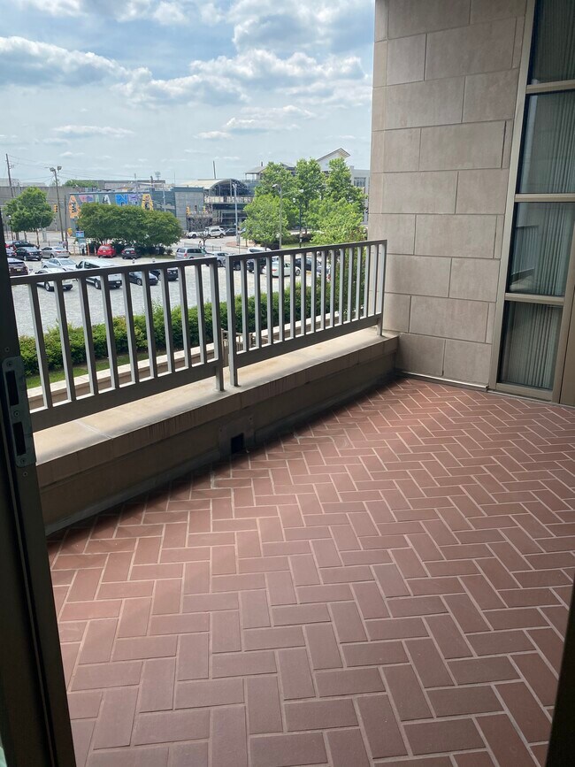 Building Photo - 250 Park Avenue W NW