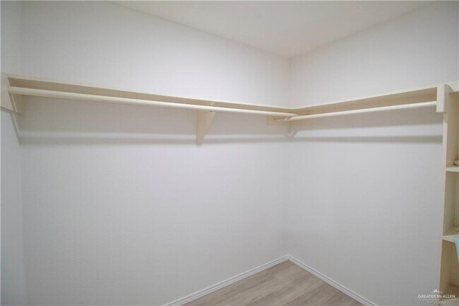 Building Photo - 18 Umbrellabird Ave