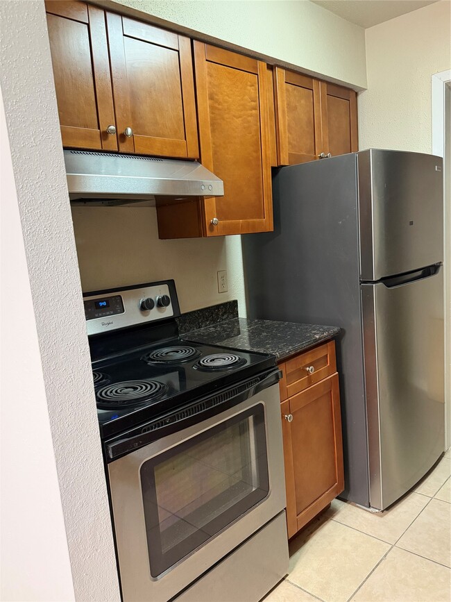 Building Photo - 732 Memorial Mews St