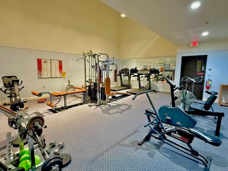 Building Photo - 181 Green St