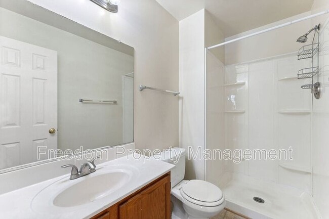 Building Photo - 726 Pine Tree Ct