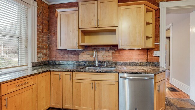 Building Photo - 1355 S Brook St