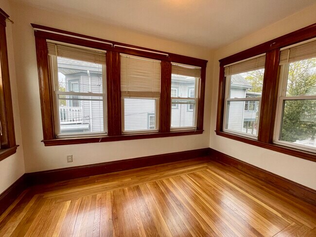 Building Photo - 20 Wilshire St