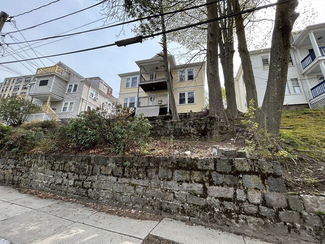 Building Photo - 9 Radnor Rd