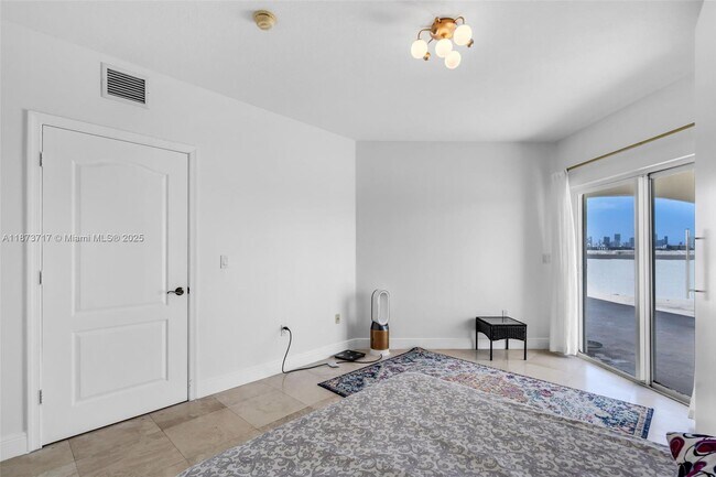 Building Photo - 1627 SW 37th Ave