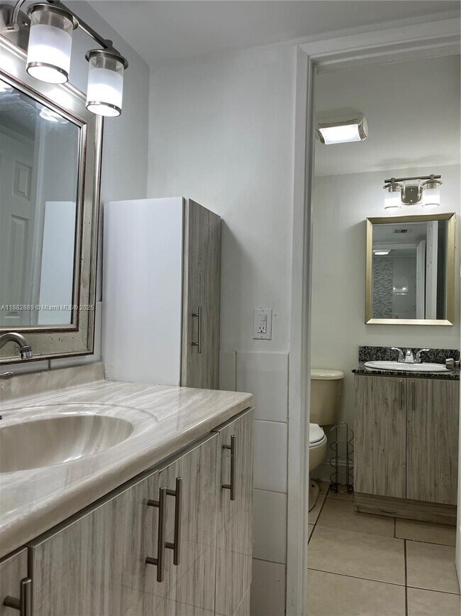 Building Photo - 210 Fontainebleau Blvd