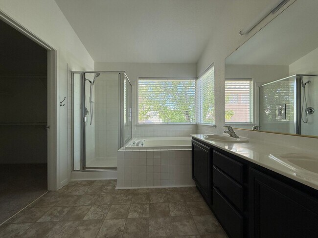 Building Photo - Highly desirable North Summerlin single-fa...