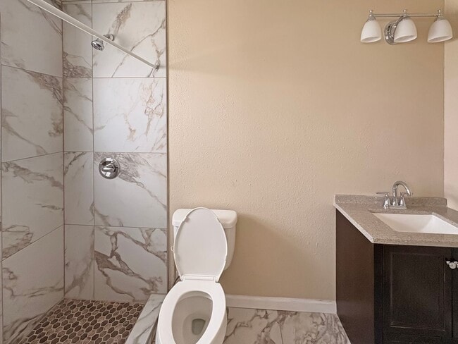 Building Photo - 200 W Rojo Dr