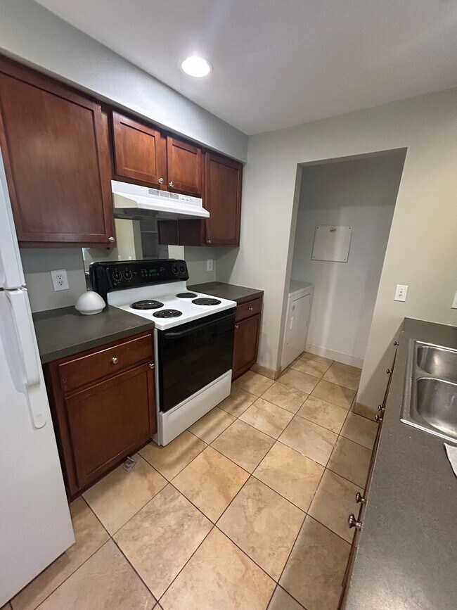 Building Photo - 909-911 Connecticut