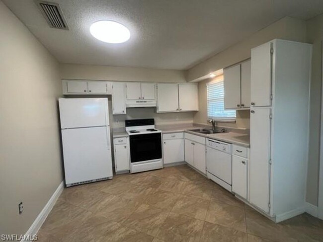 Building Photo - ANNUAL RENTAL - 1 BED/1 BATH AT POINCIANA