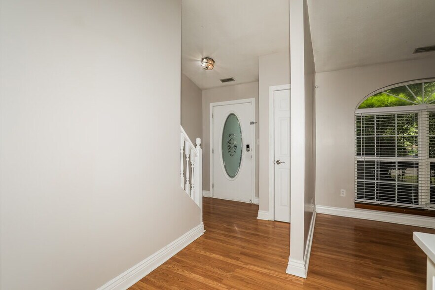 Building Photo - 10207 Carmine Dr