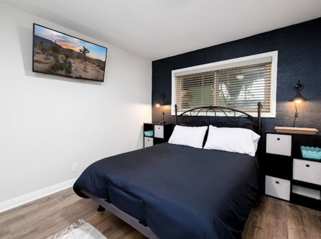 Building Photo - 575 N Villa Ct