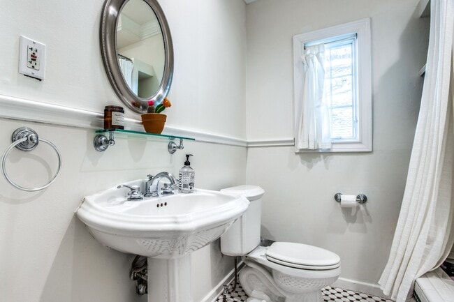 Building Photo - Beautiful home nestled in the heart of the coveted M - Street Neighborhood!