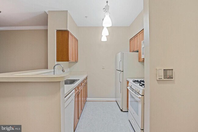 Building Photo - 2204 Westcourt Ln