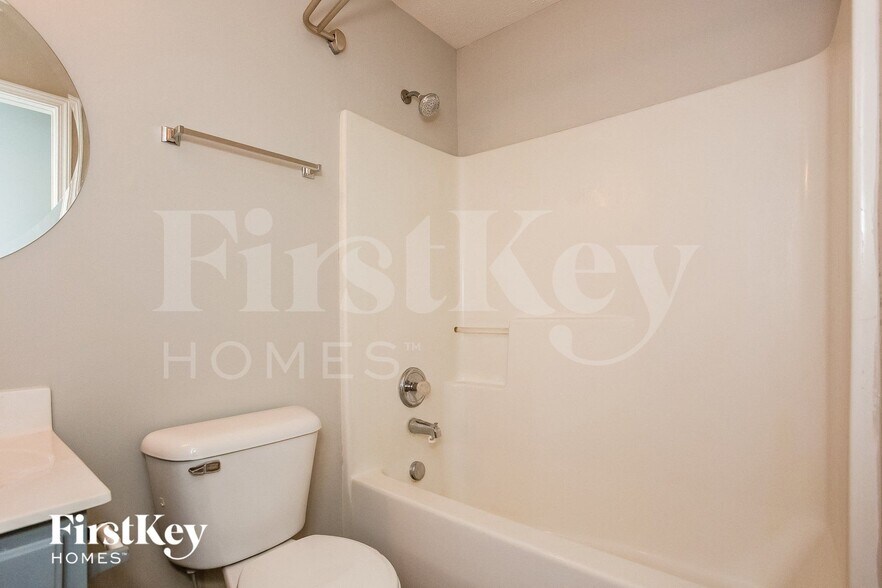 Building Photo - 14904 Dry Creek Rd