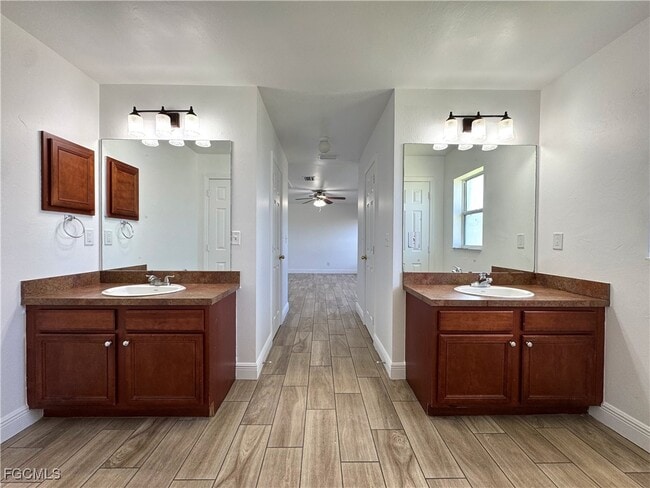 Building Photo - 1300 SW 22nd Ave