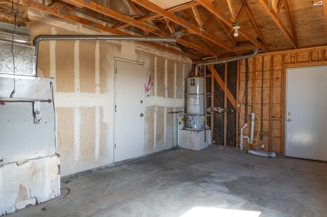 Building Photo - 1024 W Atkins Ave