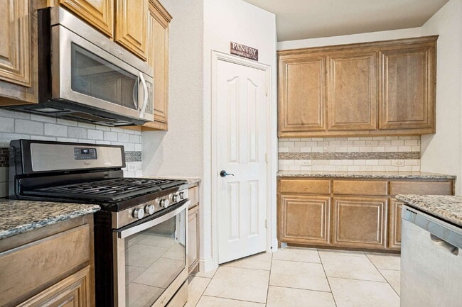 Building Photo - Spacious & Charming Home in Desirable Savannah Community
