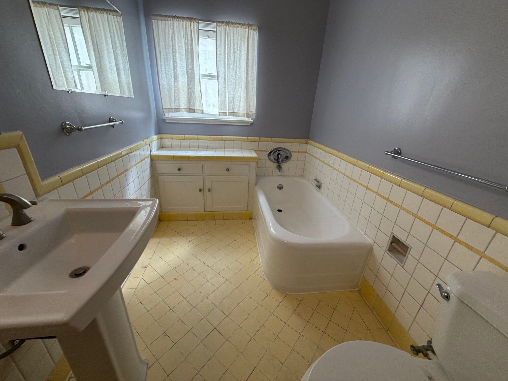 Bathroom with Separate Tub and Shower - 1068 S Orange Grove Ave