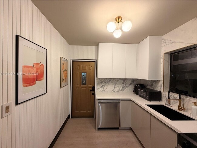 Building Photo - 920 SW 50th Ave