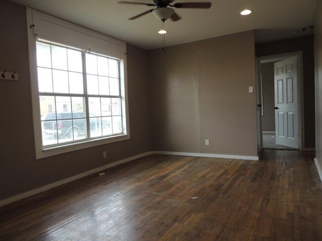 Building Photo - 410 Snyder St