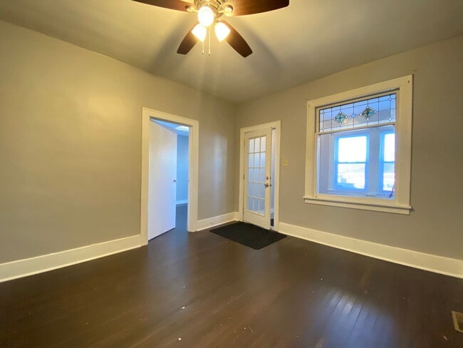 Building Photo - 4 Bedroom Home In Whiting, IN