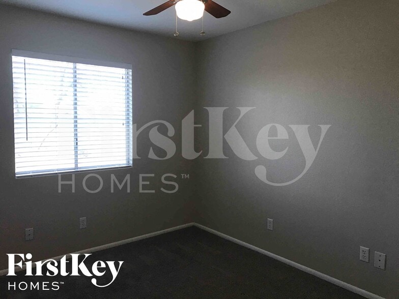 Building Photo - 1444 N Ananea