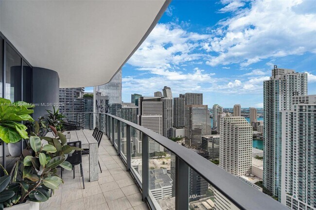 Building Photo - 1000 Brickell Plaza