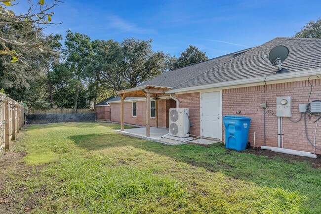 Building Photo - Beautifully Updated Home in Navarre!
