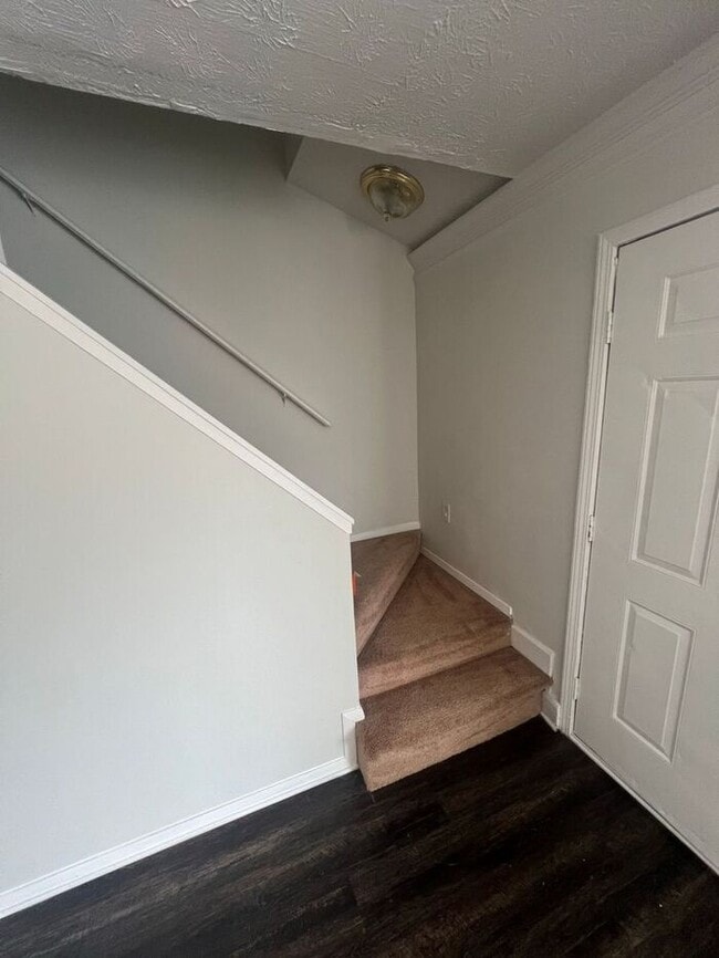 Building Photo - Beautiful 2 bedroom 2.5 bath townhome in Snellville!