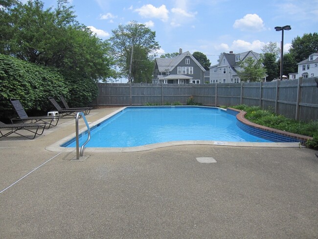 Building Photo - 677 Quincy Shore Dr