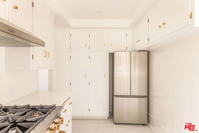 Building Photo - 2535 Ivanhoe Dr