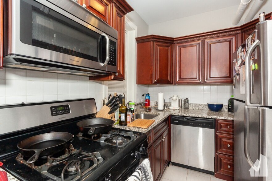 Building Photo - 3511 N Damen Ave