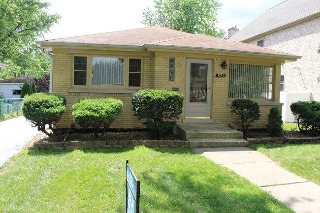 Building Photo - 874 Fairfield Ave