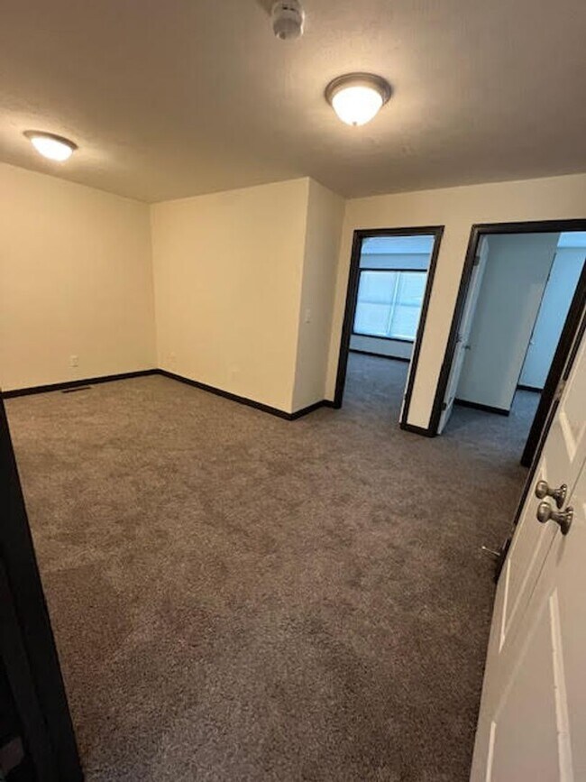 Building Photo - 147 Southpark Dr