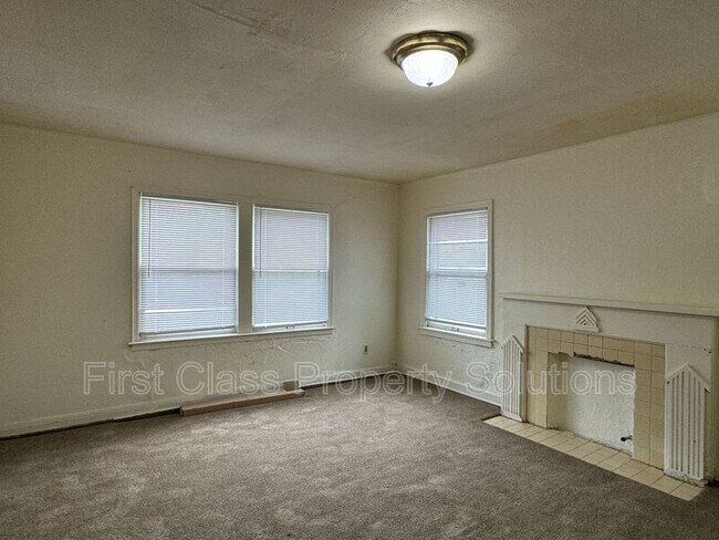 Building Photo - 1904 NE 25th St