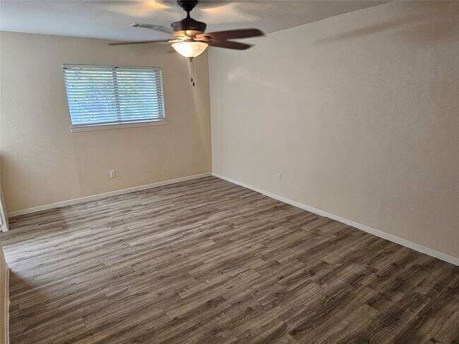 Building Photo - 1113 E Amherst Ln
