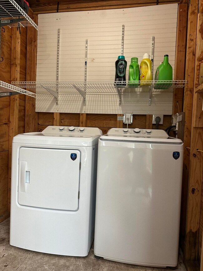 Building Photo - 4942 Dillon St