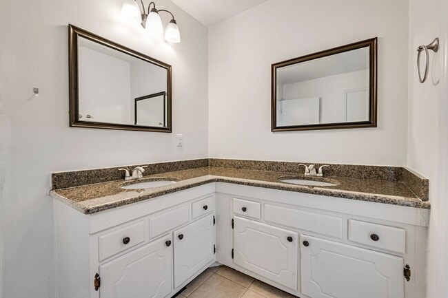 Building Photo - Just right 3 bedroom, 2 bath ranch with hardwoods and fenced yard!