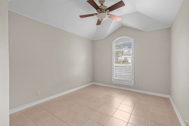 Building Photo - 3814 Sandcliff Dr